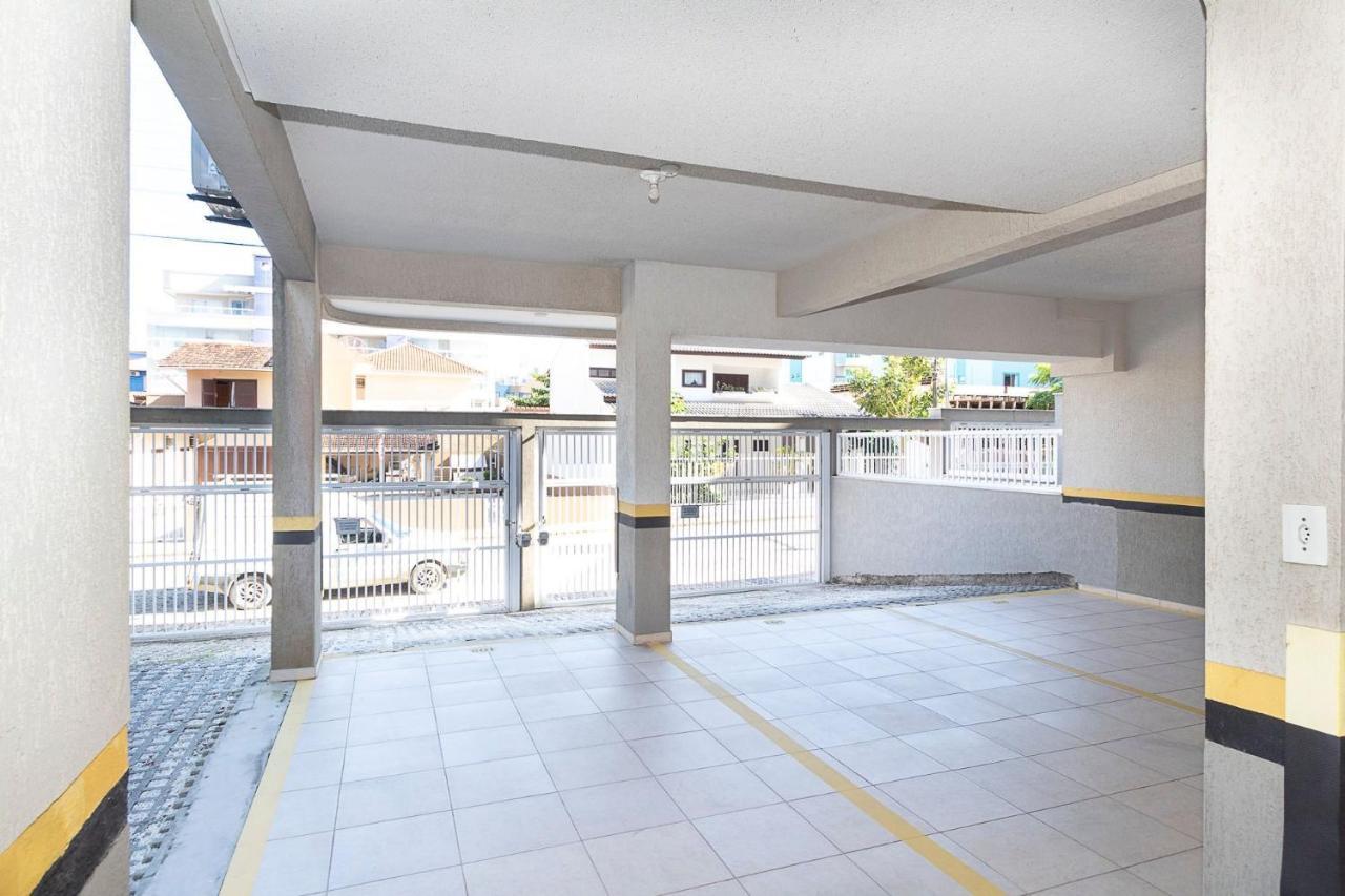 Aluguel de Apartamento 3 quartos sendo 1 suíte para 7 pessoas à 100 metros do mar em Bombas Bombinhas Exterior foto